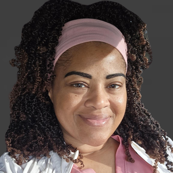 Teniah Headshot